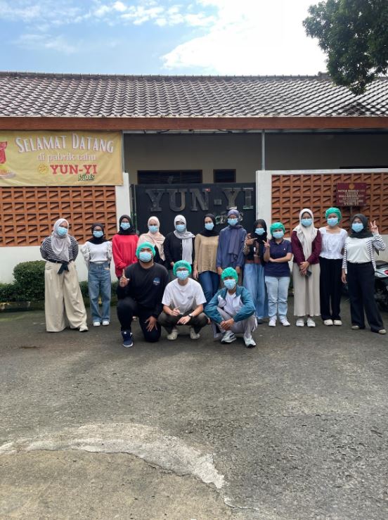 Mahasiswa Prodi Biokewirausahaan IBI Kesatuan Pelajari Produksi Tahu Higienis Skala Industri di Tahu Yunyi, Bogor