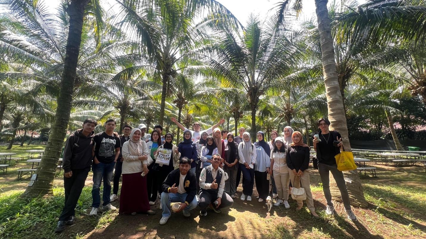 Mahasiswa Prodi Biokewirausahaan IBI Kesatuan Kunjungi Kopyor Indonesia: Menyelami Inovasi Produk Kelapa Lokal