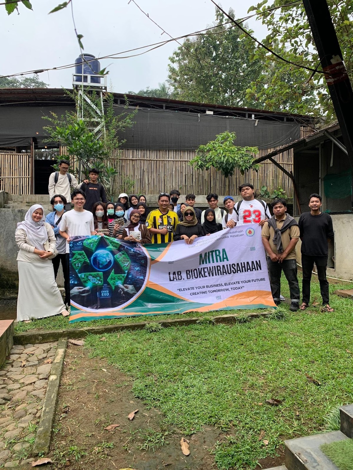 Belajar dari Safar Quail: Mahasiswa Biokewirausahaan Gali Peluang Usaha dari Peternakan Burung Puyuh