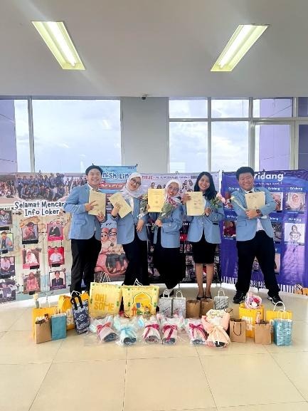 LANGKAH CEPAT MENUJU SARJANA: 5 MAHASISWA IBI KESATUAN LULUS 3,5 TAHUN